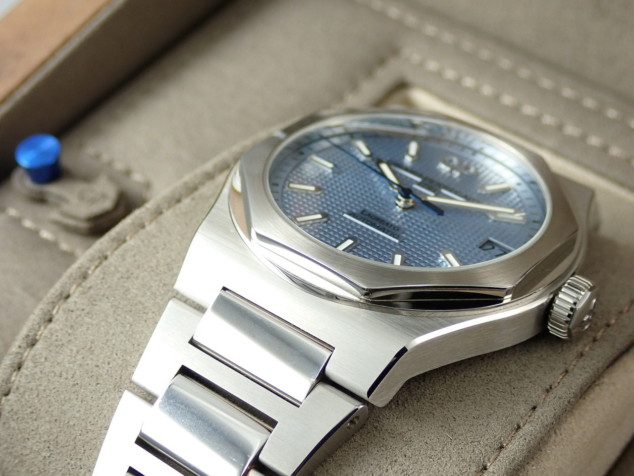 Girard-Perregaux Laureato Glacier Japan Limited &lt;Warranty, Box, etc.&gt;