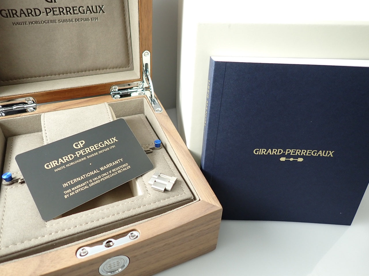 Girard-Perregaux Laureato Glacier Japan Limited &lt;Warranty, Box, etc.&gt;