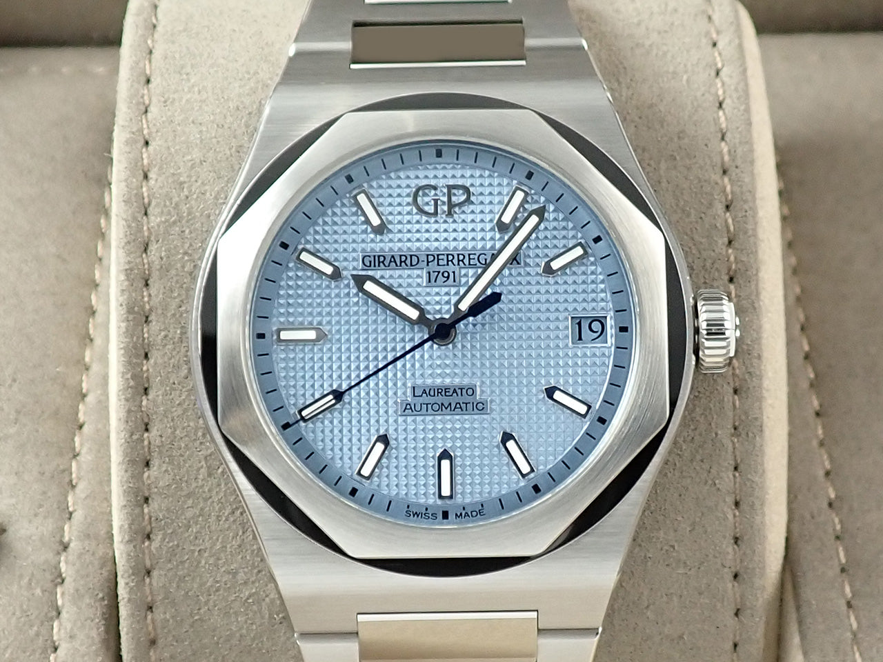 Girard-Perregaux Laureato Glacier Japan Limited &lt;Warranty, Box, etc.&gt;