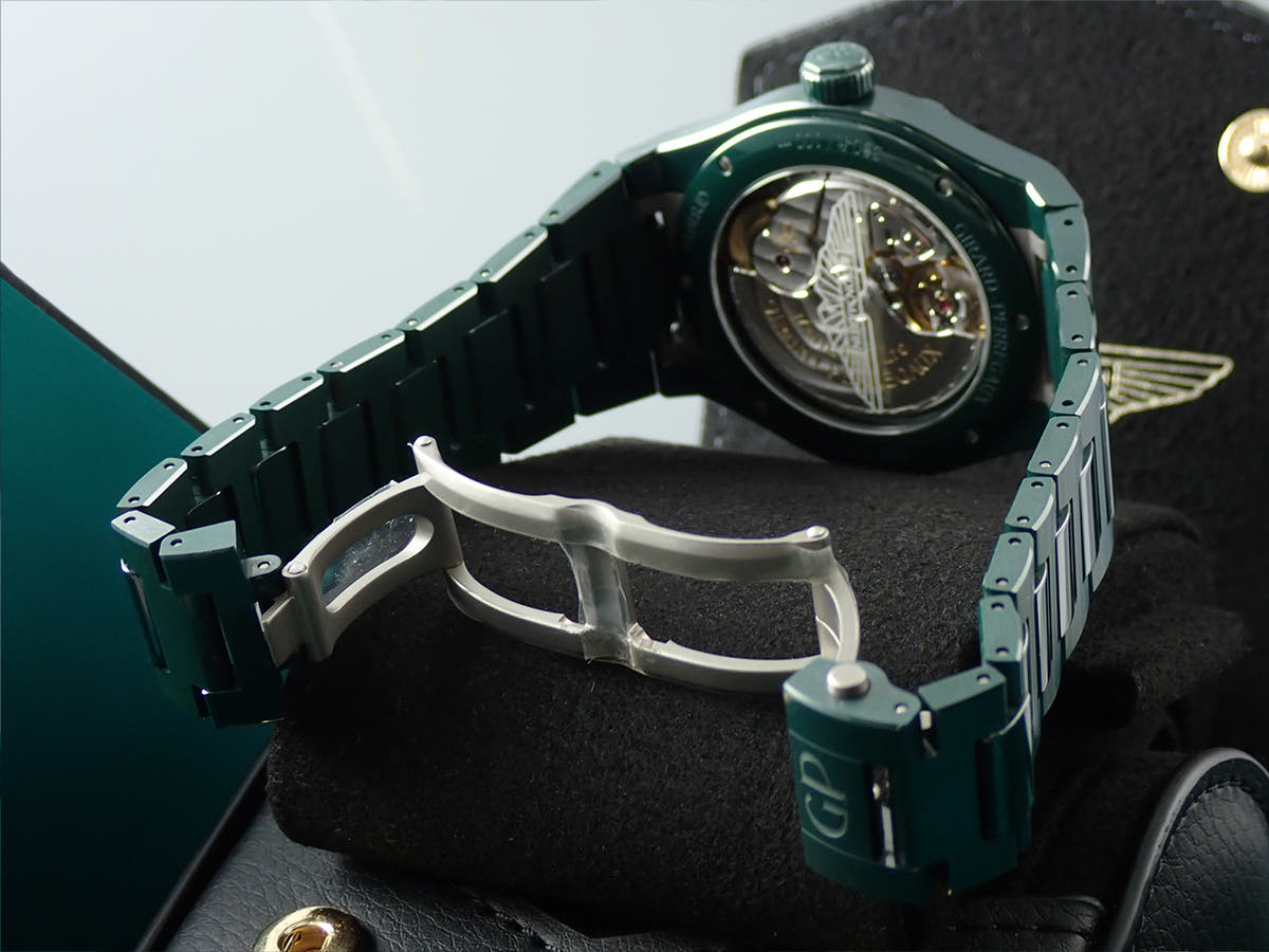 ジラールペルゴ ロレアート 42 MM グリーンセラミック アストンマーティン エディション Ref.81010-32-3081-1CX グリーン文字盤 未使用 C83ZSSTC