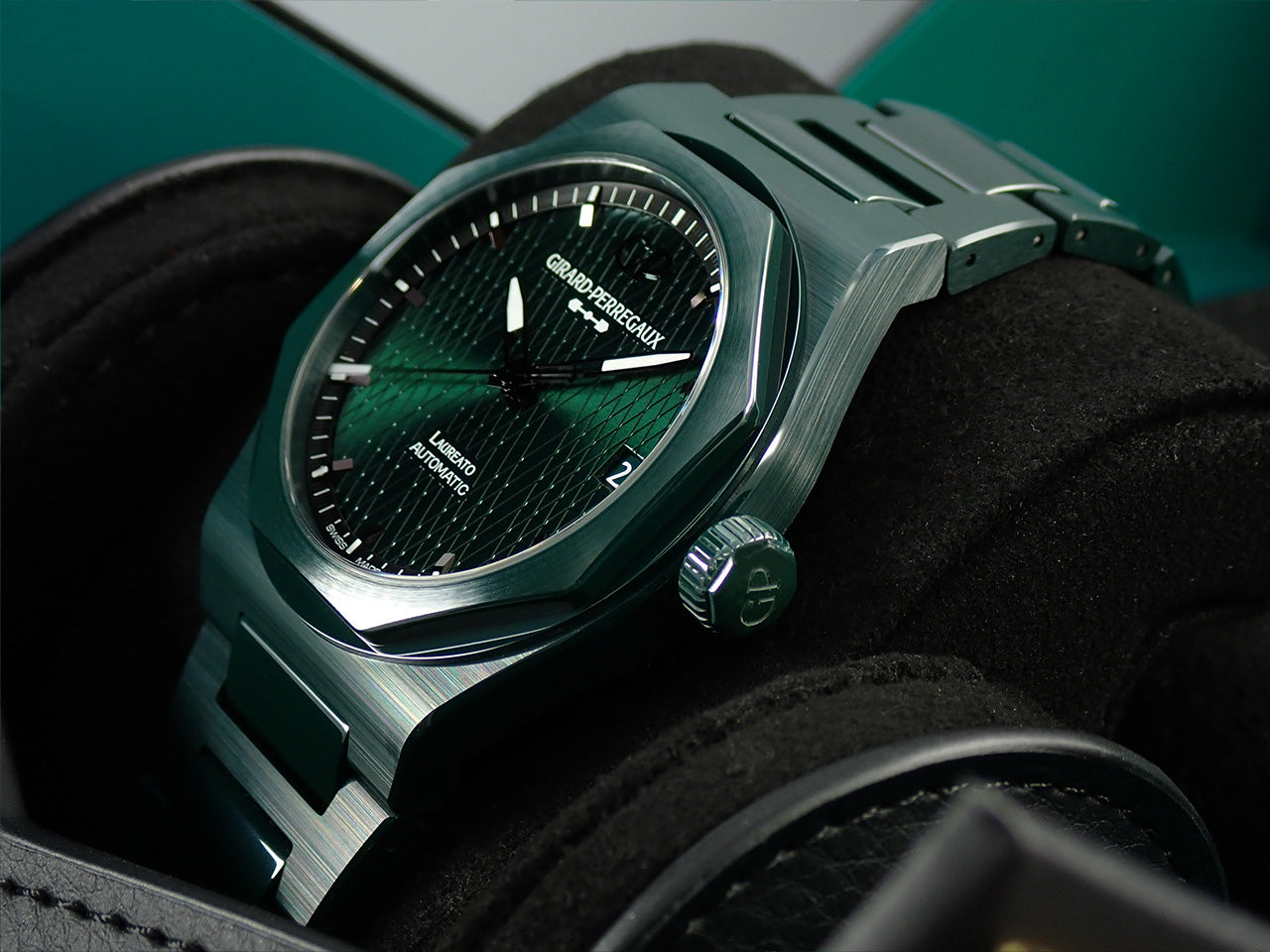 Girard-Perregaux Laureato 42 MM Green Ceramic Aston Martin Edition &lt;Warranty, Box, etc.&gt;