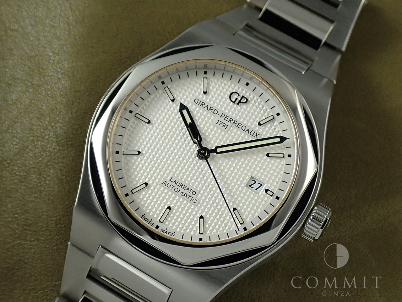 Girard-Perregaux Laureato Ref.81000-11-131-11A SS Silver Dial