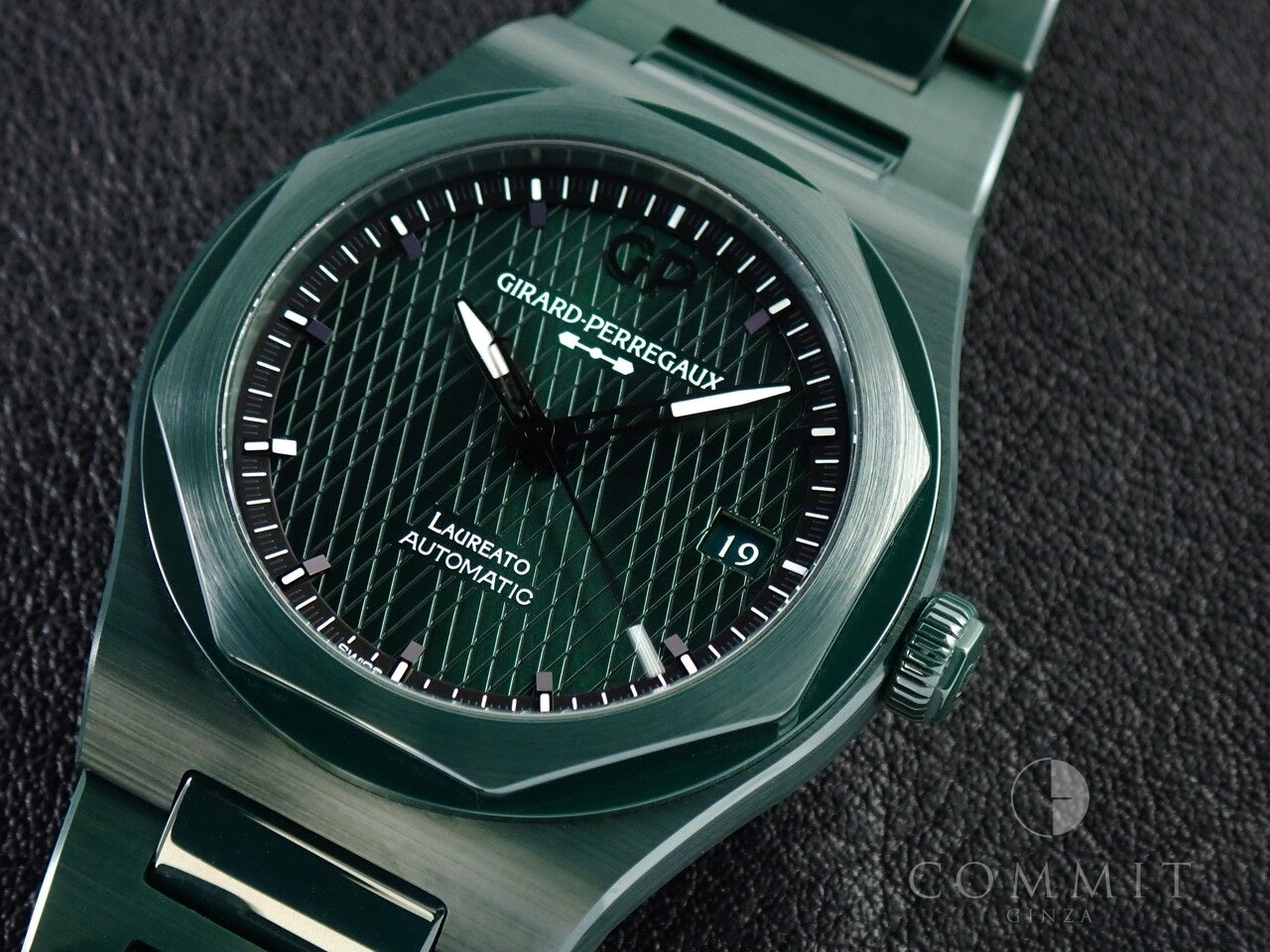 Girard-Perregaux Laureato 38 Green Ceramic Aston Martin Ref.81005-32-3080-1CX GREEN CERAMIC Green Dial