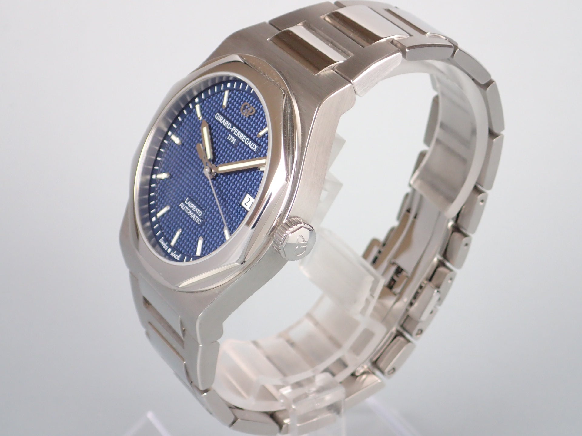 Girard-Perregaux Laureato 225th Anniversary Model Ref.81000-11-431-11A