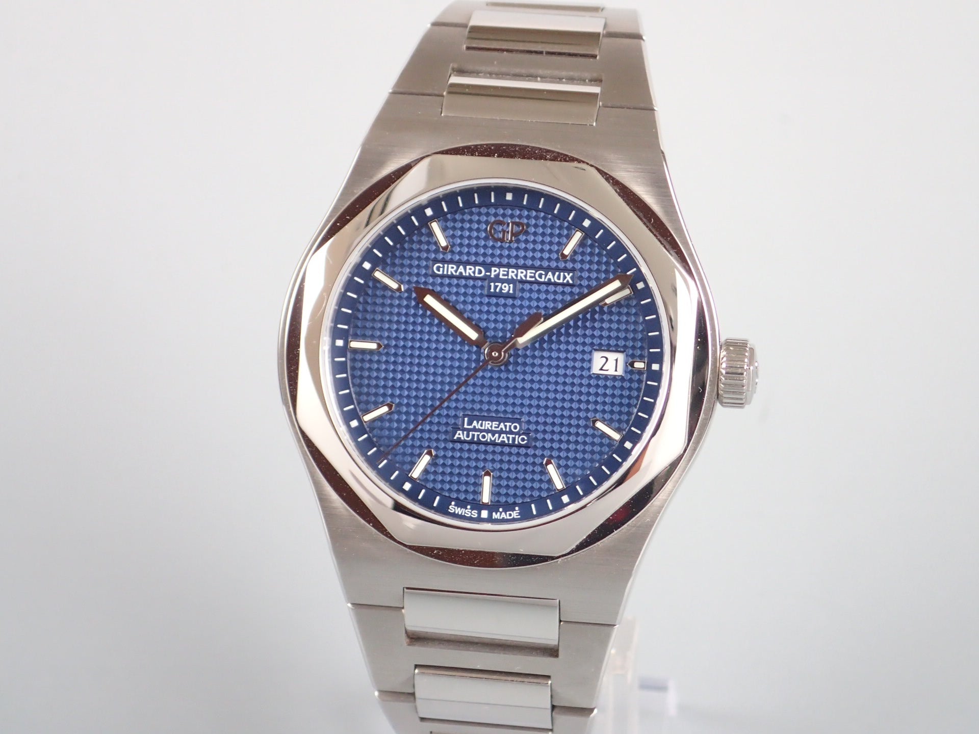 Girard-Perregaux Laureato 225th Anniversary Model Ref.81000-11-431-11A