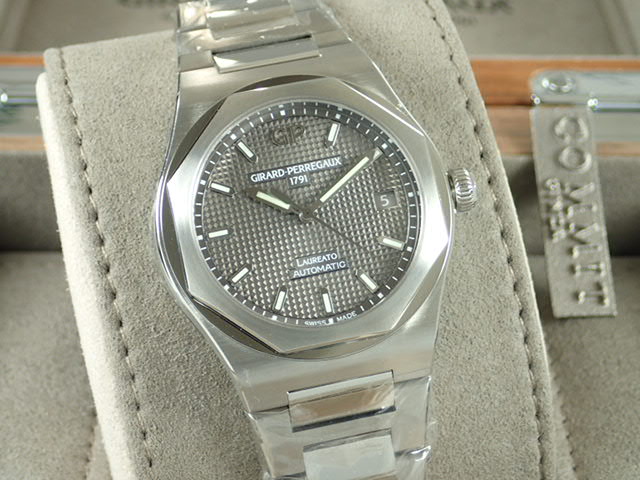 Girard-Perregaux Laureato [Unused] Ref.81005-11-231-11A