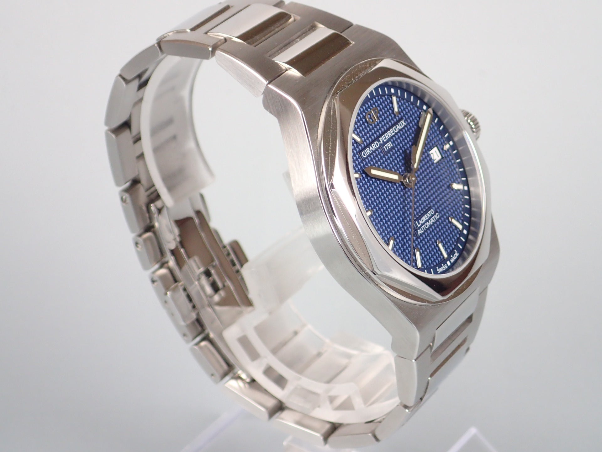 Girard-Perregaux Laureato 225th Anniversary Model Ref.81000-11-431-11A