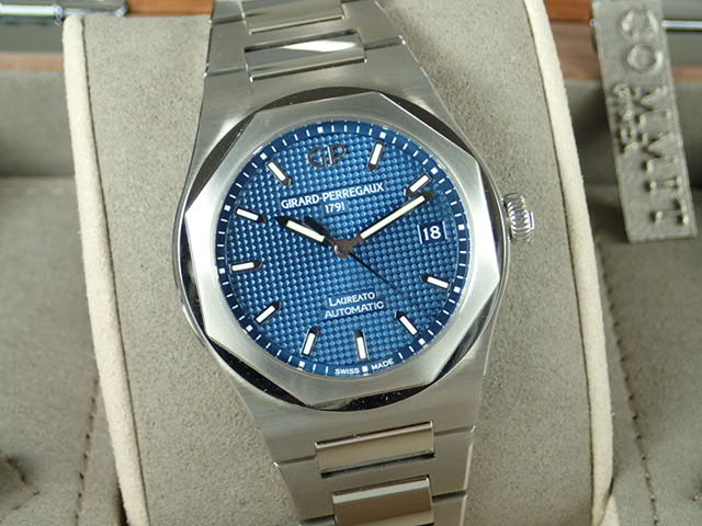 Girard-Perregaux Laureato