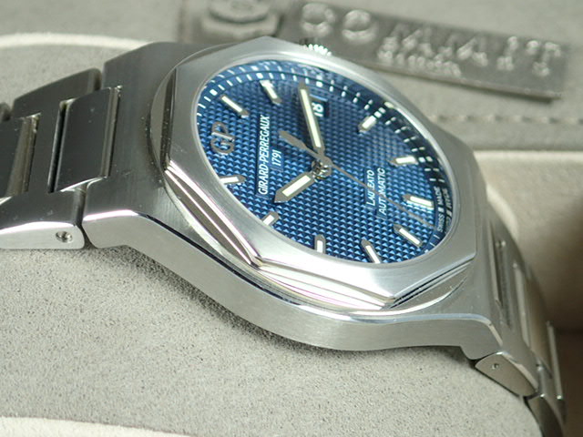 Girard-Perregaux Laureato