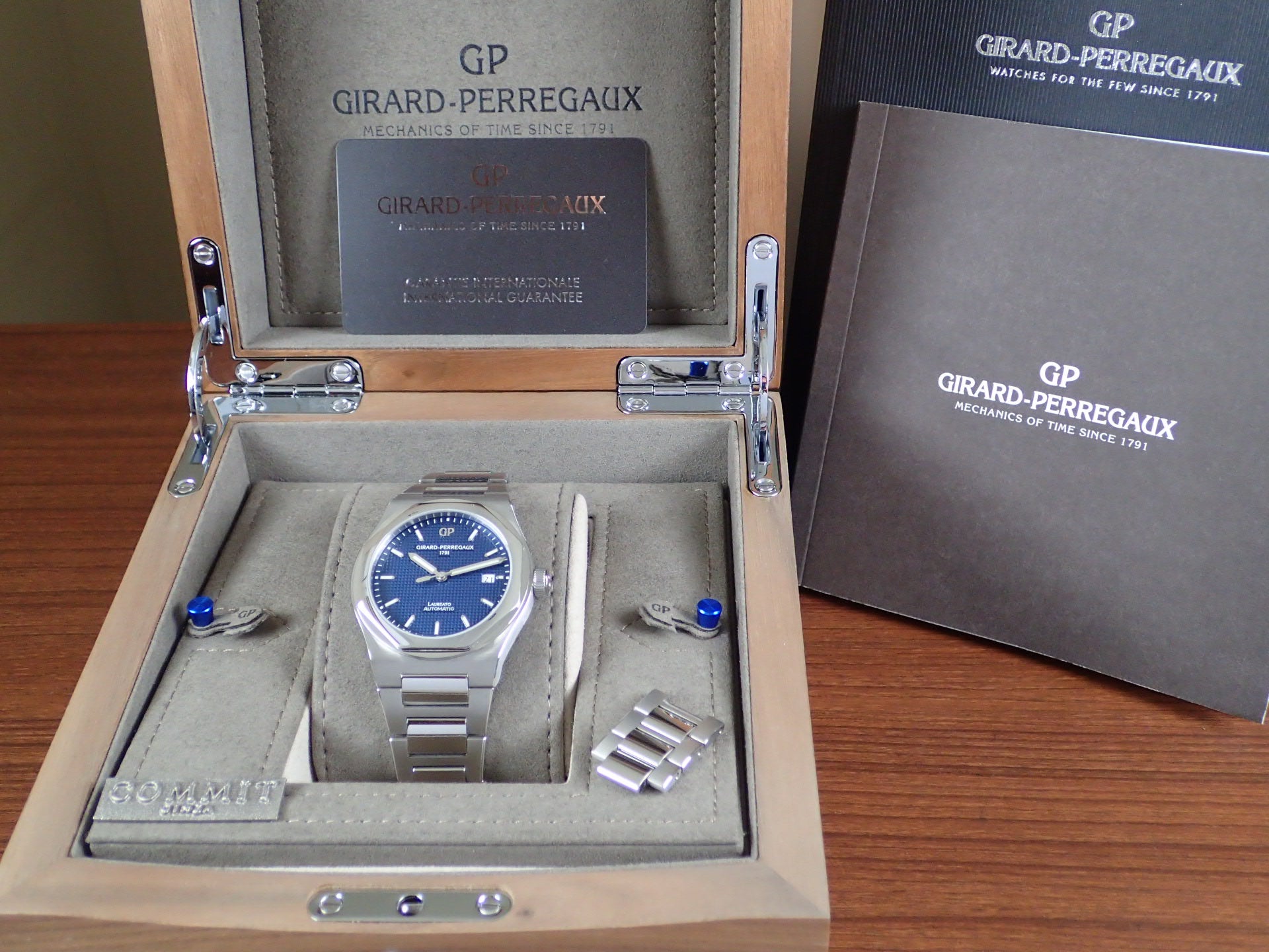 Girard-Perregaux Laureato 225th Anniversary Model Ref.81000-11-431-11A