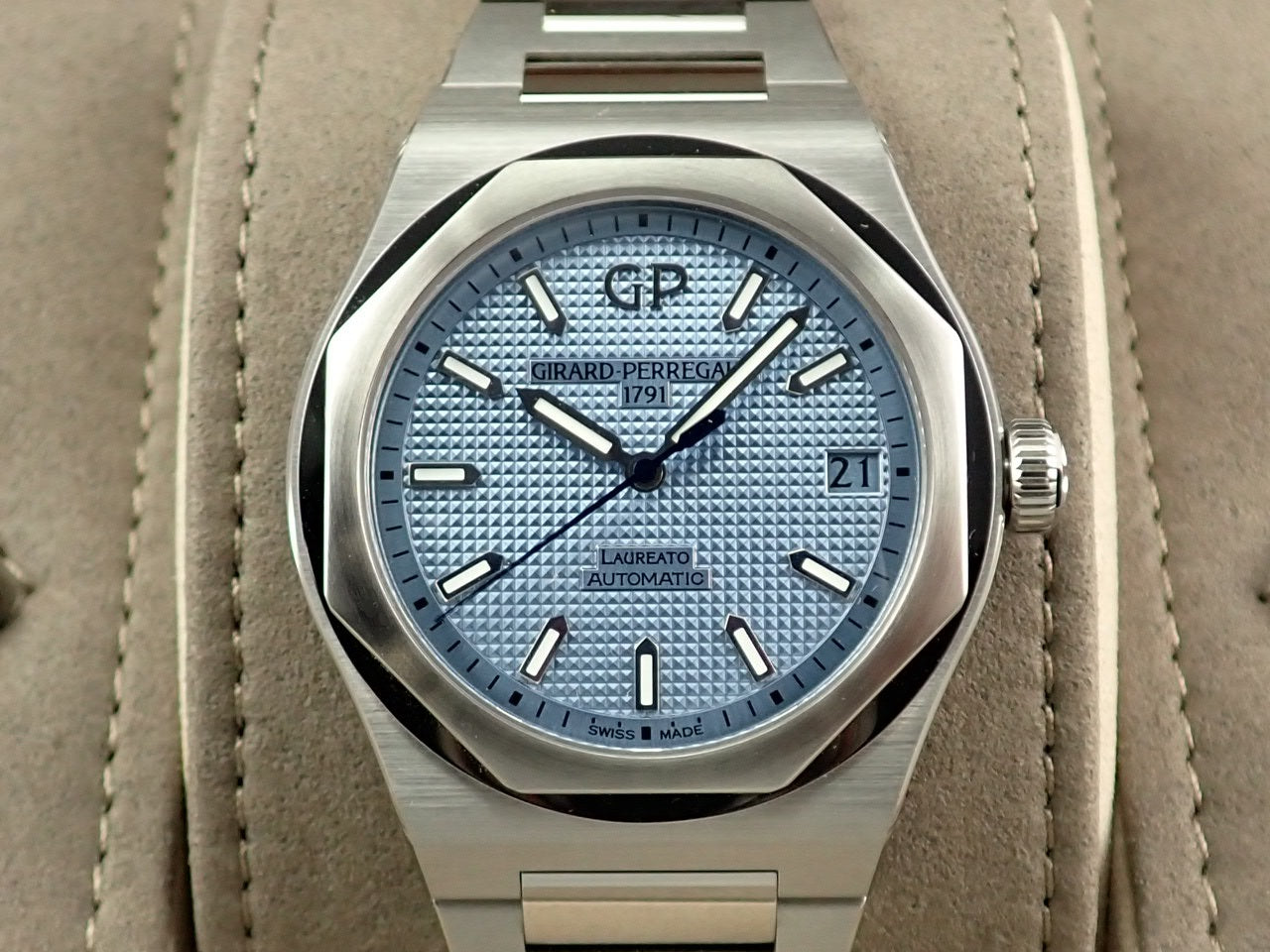 Girard-Perregaux Laureato Glacier Japan Limited &lt;Warranty, Box, etc.&gt;