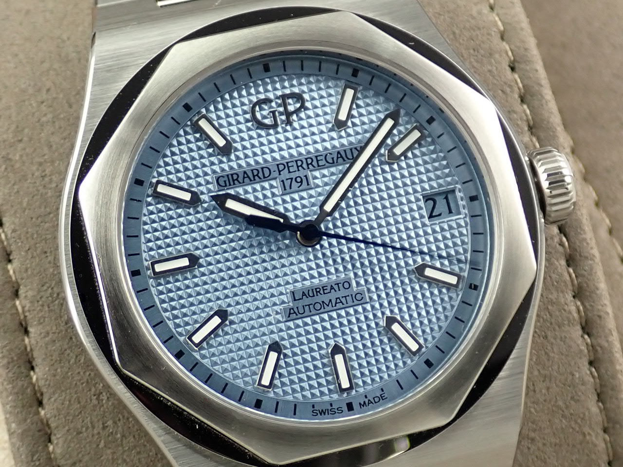 Girard-Perregaux Laureato Glacier Japan Limited &lt;Warranty, Box, etc.&gt;