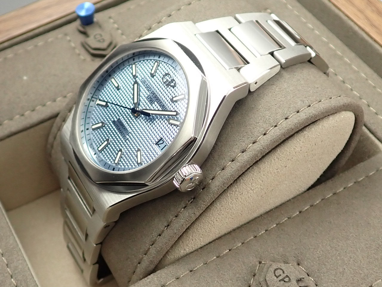 Girard-Perregaux Laureato Glacier Japan Limited &lt;Warranty, Box, etc.&gt;