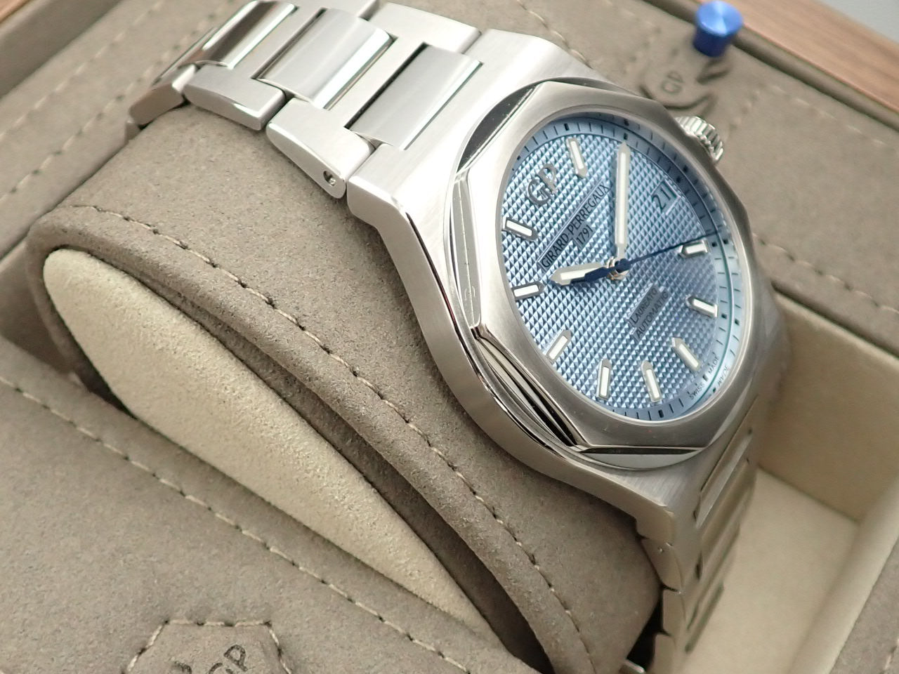 Girard-Perregaux Laureato Glacier Japan Limited &lt;Warranty, Box, etc.&gt;