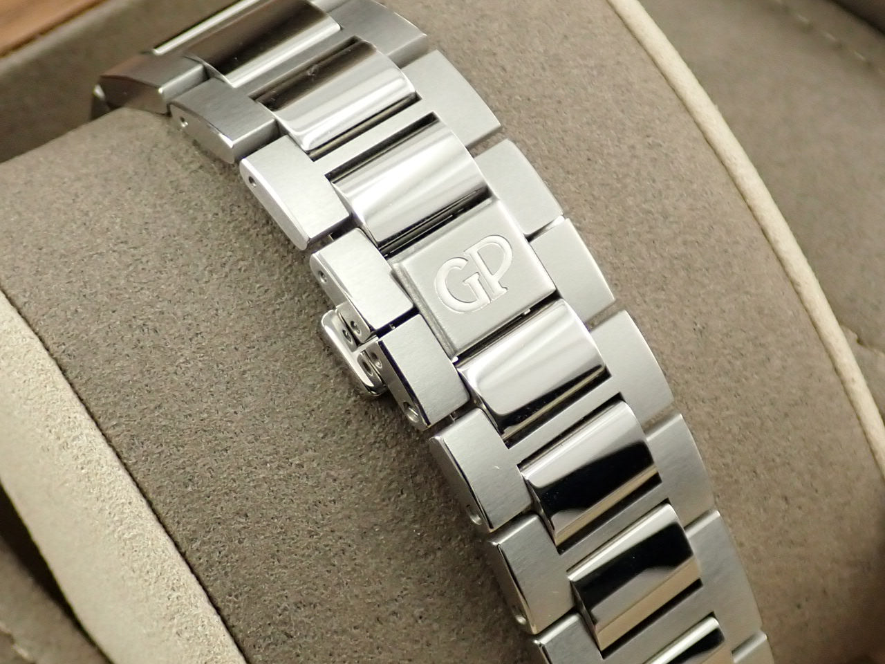 Girard-Perregaux Laureato Glacier Japan Limited &lt;Warranty, Box, etc.&gt;