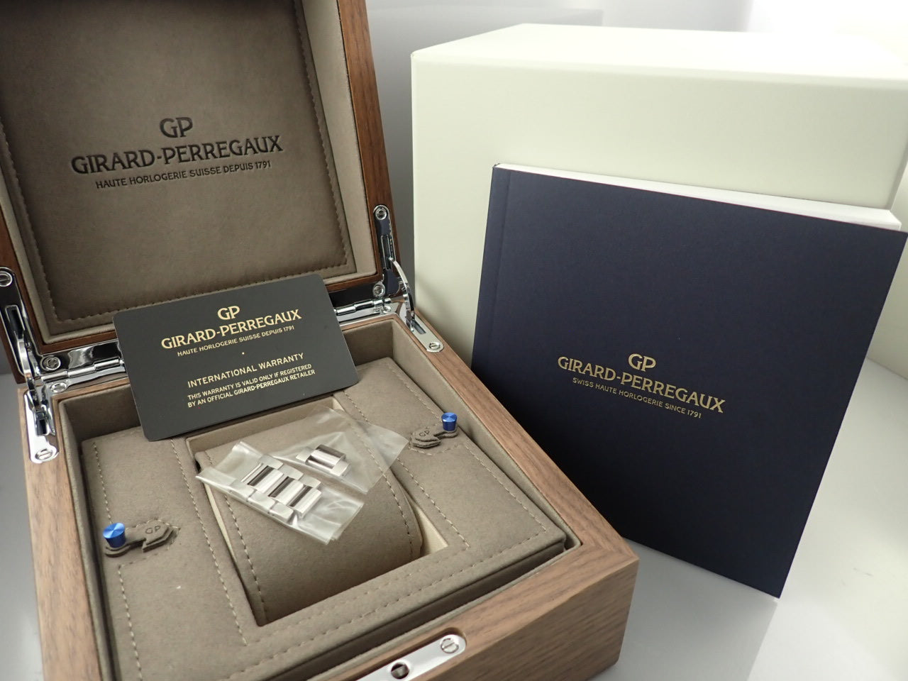 Girard-Perregaux Laureato Glacier Japan Limited &lt;Warranty, Box, etc.&gt;