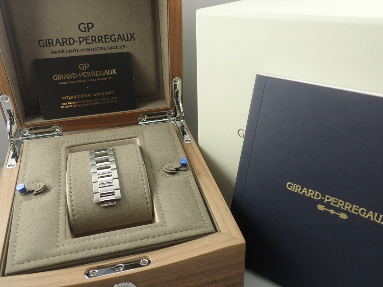 Girard-Perregaux Laureato Glacier Japan Limited &lt;Warranty, Box, etc.&gt;