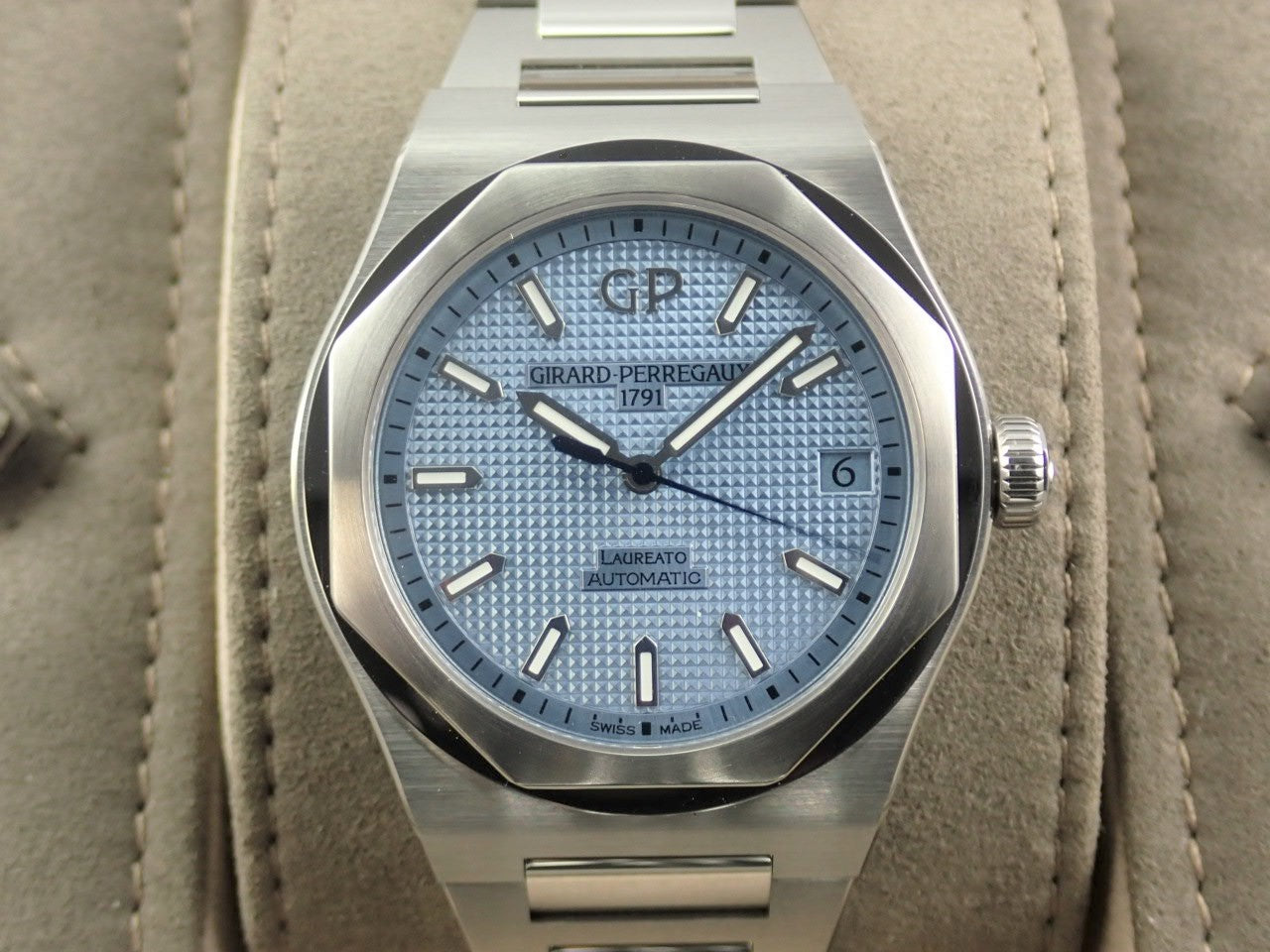 Girard-Perregaux Laureato Glacier Japan Limited &lt;Warranty, Box, etc.&gt;