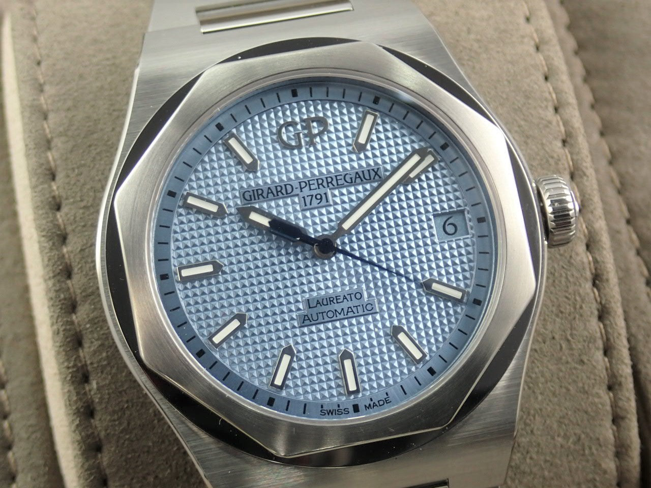 Girard-Perregaux Laureato Glacier Japan Limited &lt;Warranty, Box, etc.&gt;