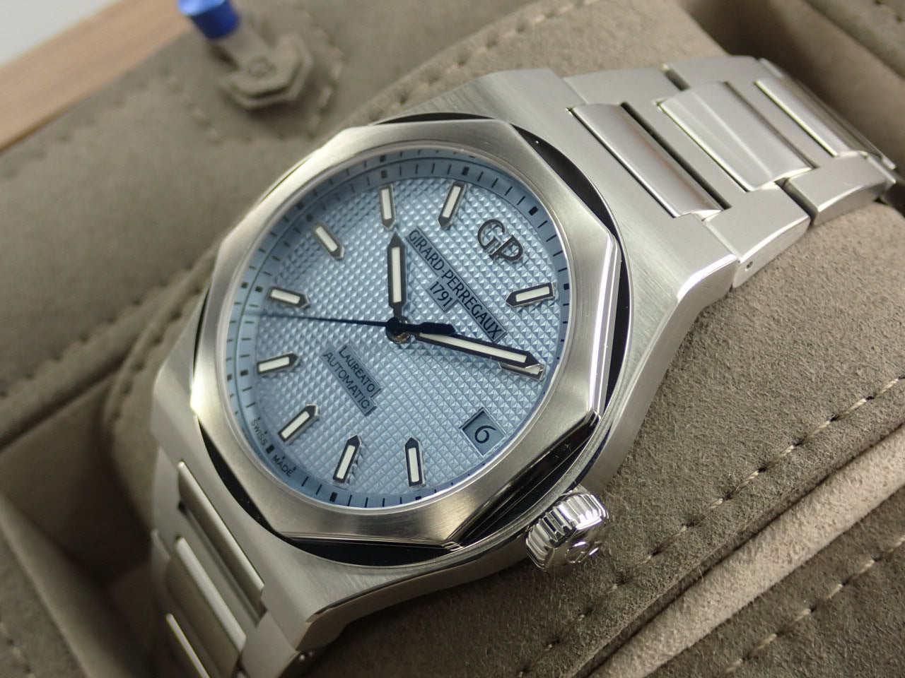 Girard-Perregaux Laureato Glacier Japan Limited &lt;Warranty, Box, etc.&gt;