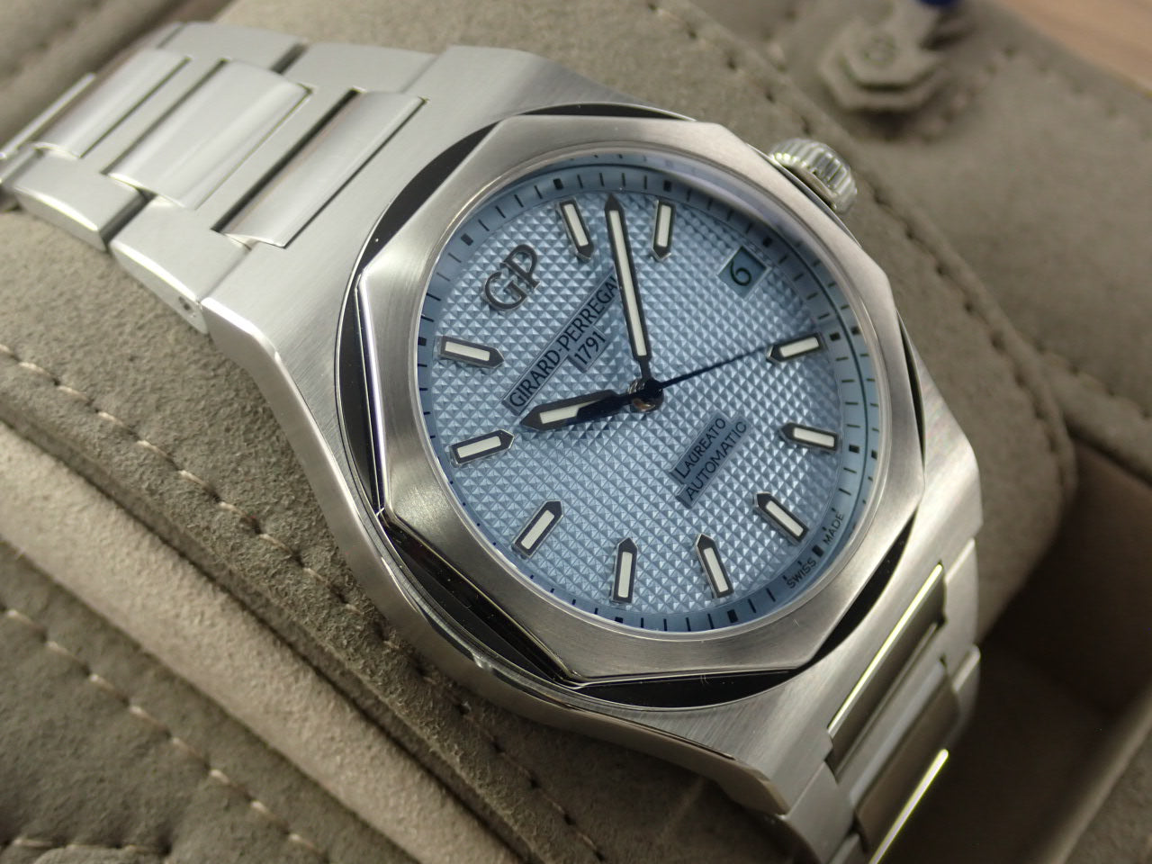 Girard-Perregaux Laureato Glacier Japan Limited &lt;Warranty, Box, etc.&gt;