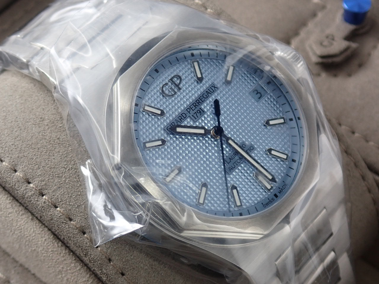 Girard-Perregaux Laureato Glacier Japan Limited &lt;Warranty, Box, etc.&gt;