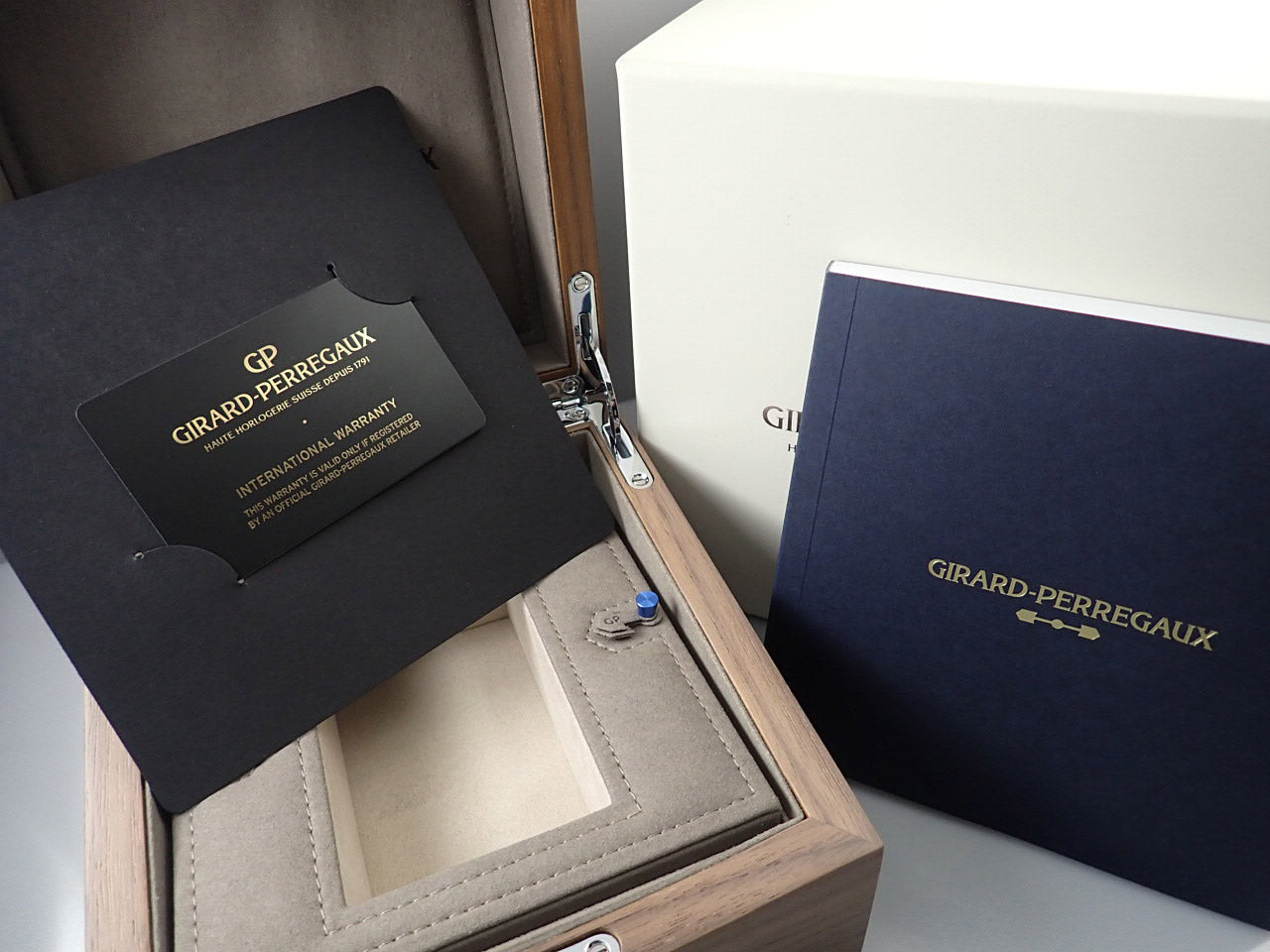 Girard-Perregaux Laureato Glacier Japan Limited &lt;Warranty, Box, etc.&gt;