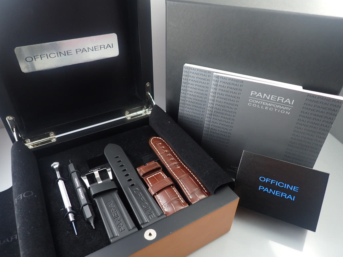 パネライ ルミノール 1950 3デイズ GMT  Ref.PAM00320 ブラック文字盤 中古 XP991VWM