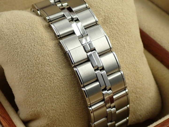 ブレゲ マリーン ラージデイト Ref.5817ST/12/SV0 シルバー文字盤 中古 YW2VZ4UP