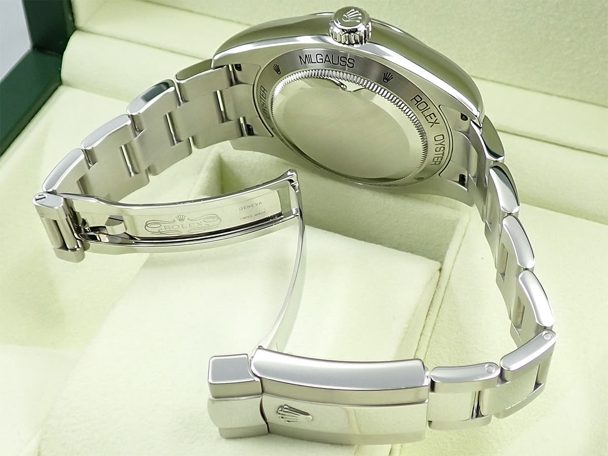 ロレックス ミルガウス Ref.116400 ホワイト文字盤 中古 Y4P2LZMF