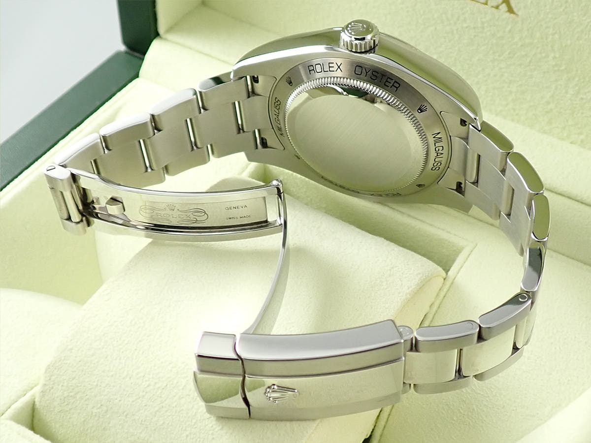 ロレックス ミルガウス Ref.116400GV ブラック文字盤 中古 Y65RC2Z4