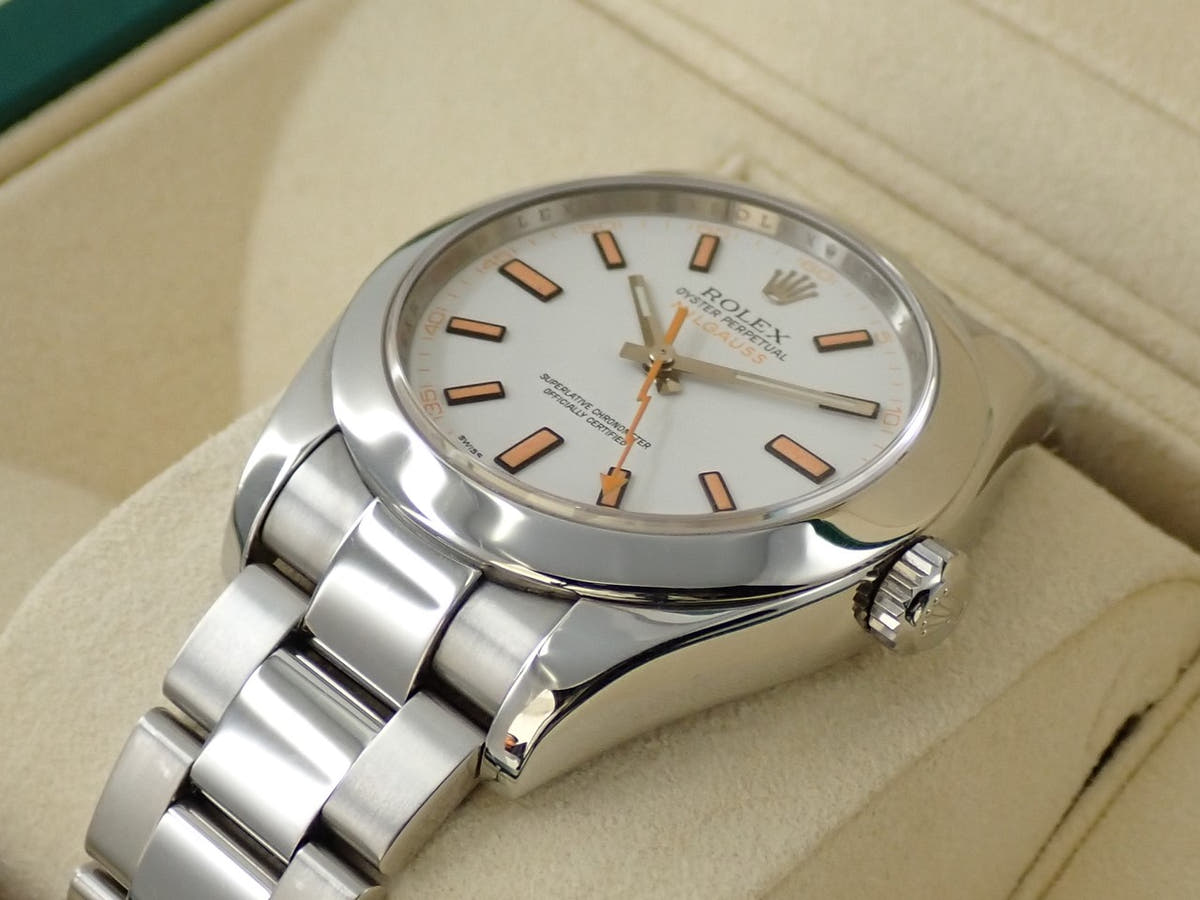 ロレックス ミルガウス Ref.116400 ホワイト文字盤 中古 WWR2JUJH