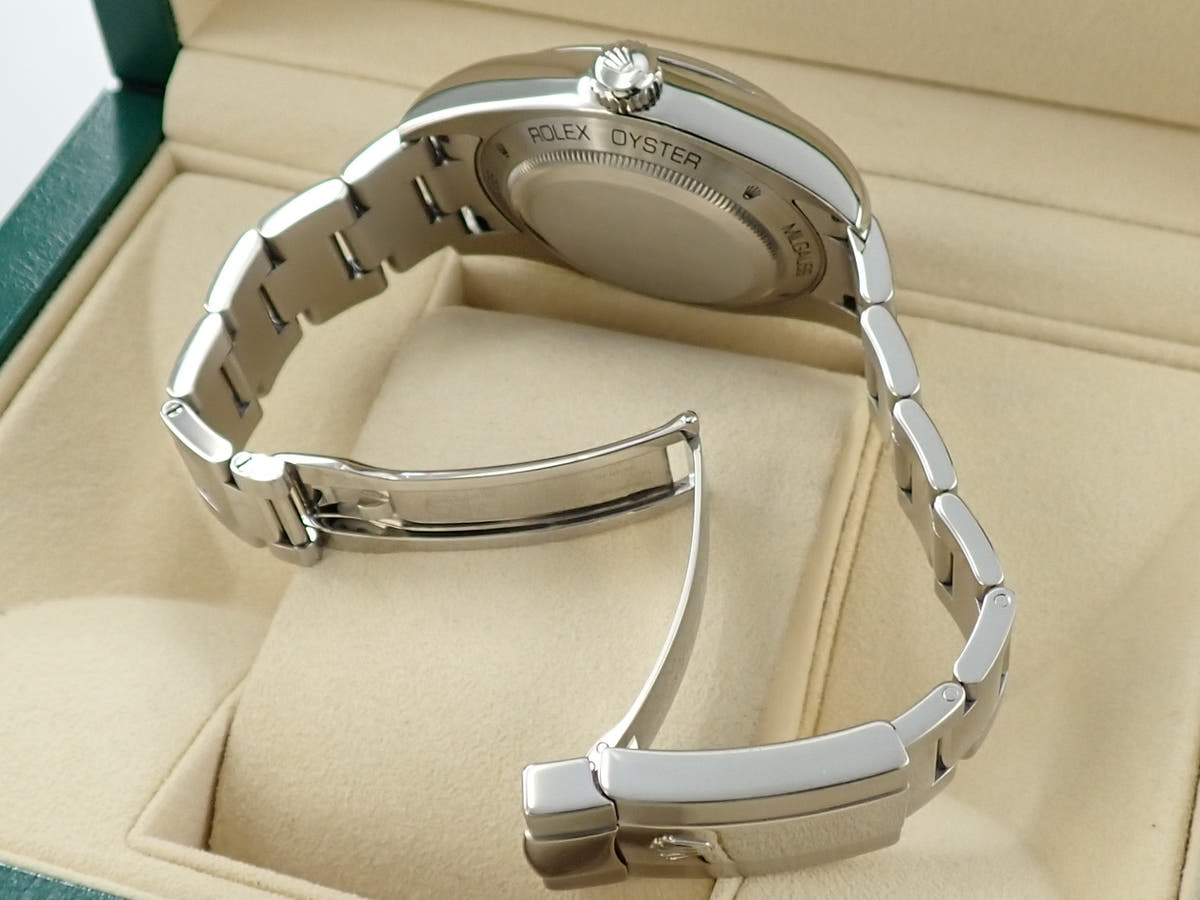 ロレックス ミルガウス Ref.116400 ホワイト文字盤 中古 WWR2JUJH