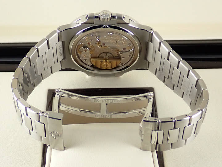 パテックフィリップ ノーチラス Ref.5712/1A-001 ブラックブルー文字盤 中古 nautilus-100