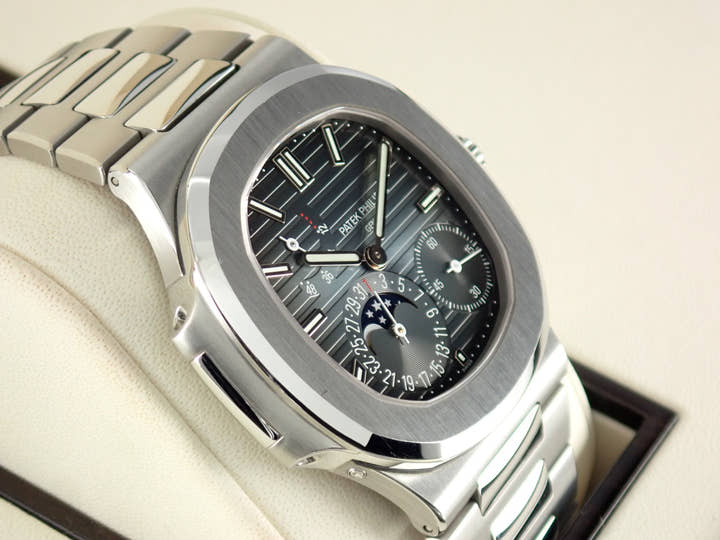 パテックフィリップ ノーチラス Ref.5712/1A-001 ブラックブルー文字盤 中古 nautilus-100
