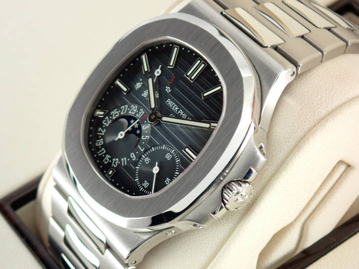 パテックフィリップ ノーチラス Ref.5712/1A-001 ブラックブルー文字盤 中古 nautilus-100