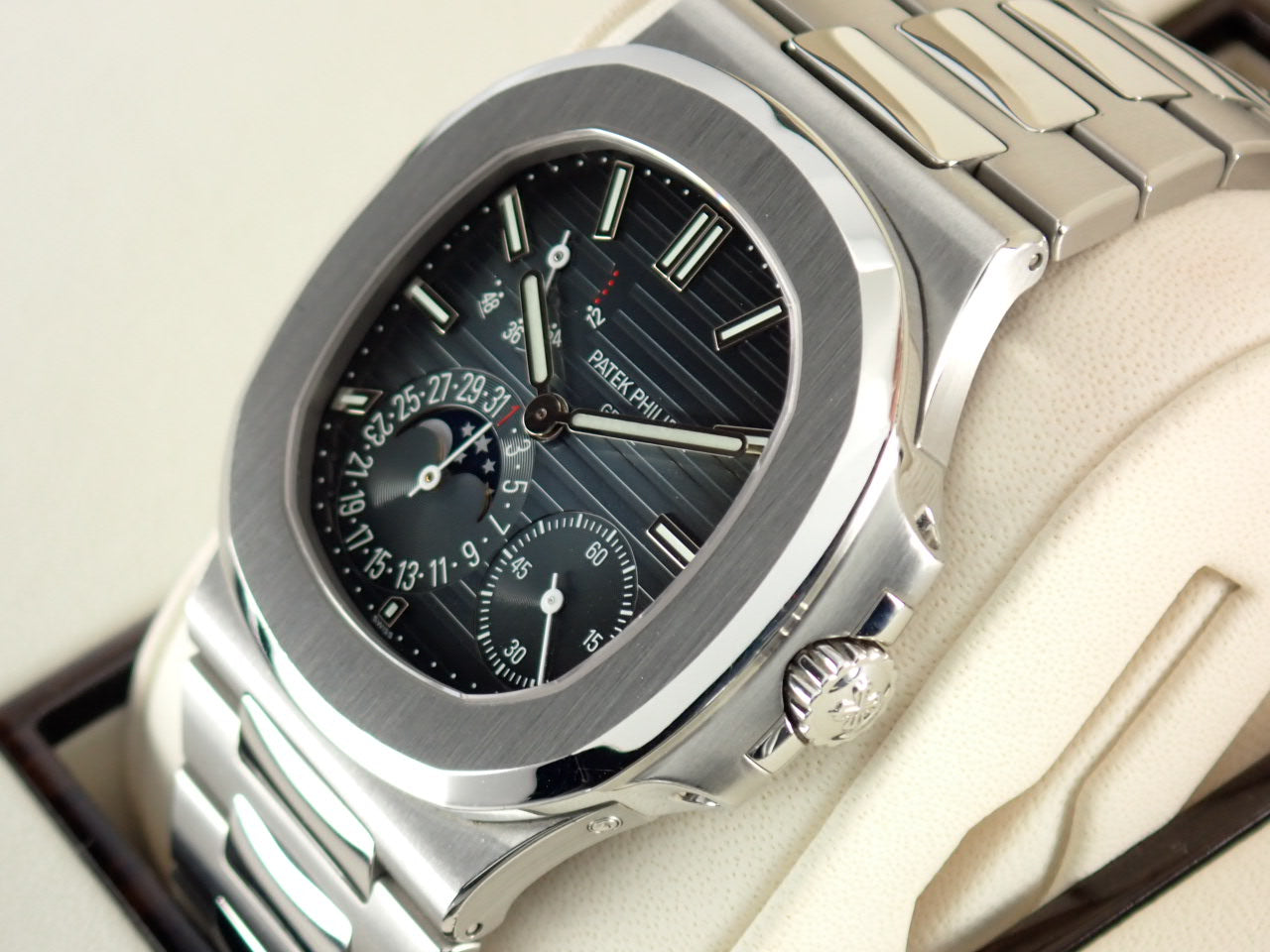 Patek Philippe Nautilus Petitcon Ref.5712/1A-001