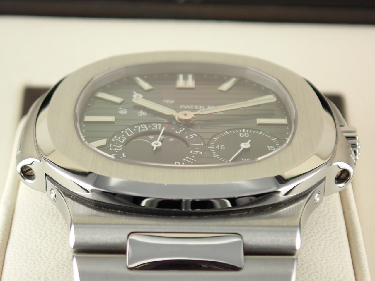 Patek Philippe Nautilus Petitcon Ref.5712/1A-001