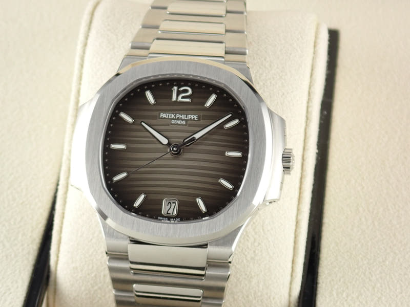 パテックフィリップ ノーチラス Ref.7118/1A-011 スモークグレー文字盤 未使用 nautilus-101