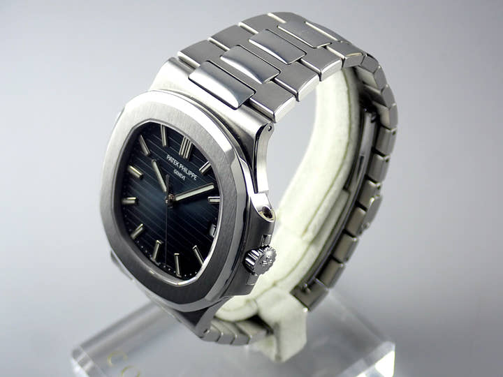 パテックフィリップ ノーチラス Ref.5711/1A-010 ブラックブルー文字盤 中古 nautilus-110