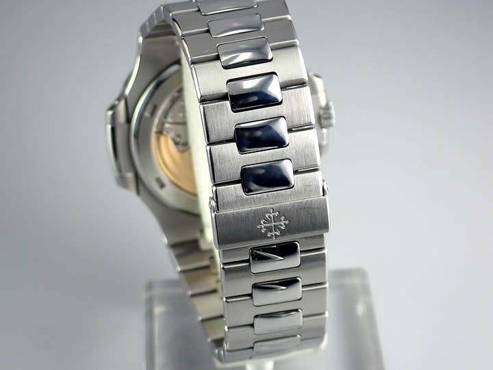 パテックフィリップ ノーチラス Ref.5711/1A-010 ブラックブルー文字盤 中古 nautilus-110