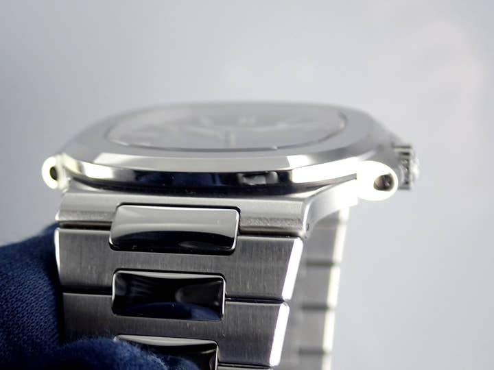 パテックフィリップ ノーチラス Ref.5711/1A-010 ブラックブルー文字盤 中古 nautilus-110