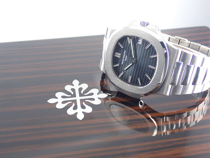 パテックフィリップ ノーチラス Ref.5711/1A-010 ブラックブルー文字盤 中古 nautilus-110
