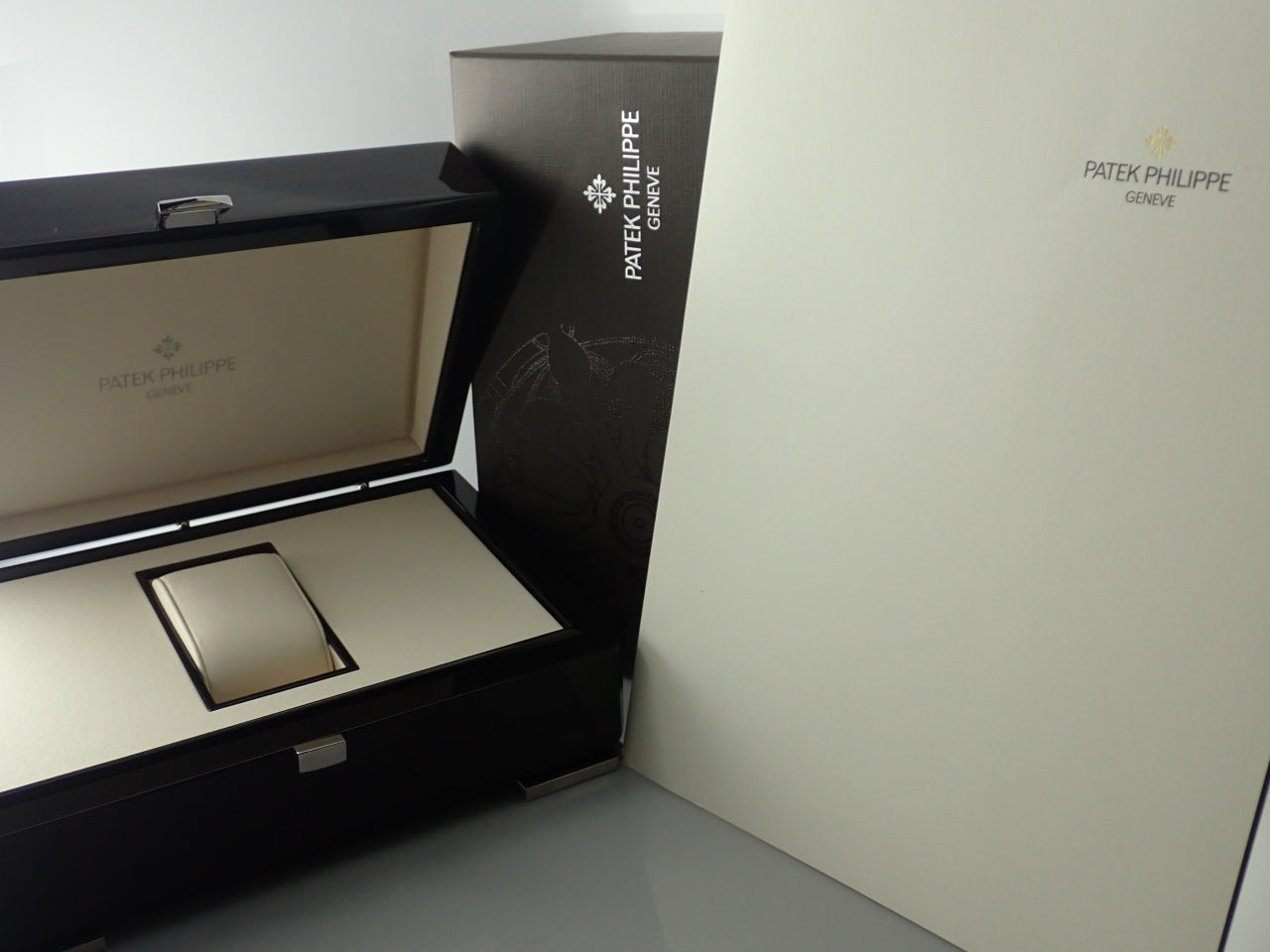 Patek Philippe Nautilus &lt;Archive Box&gt;