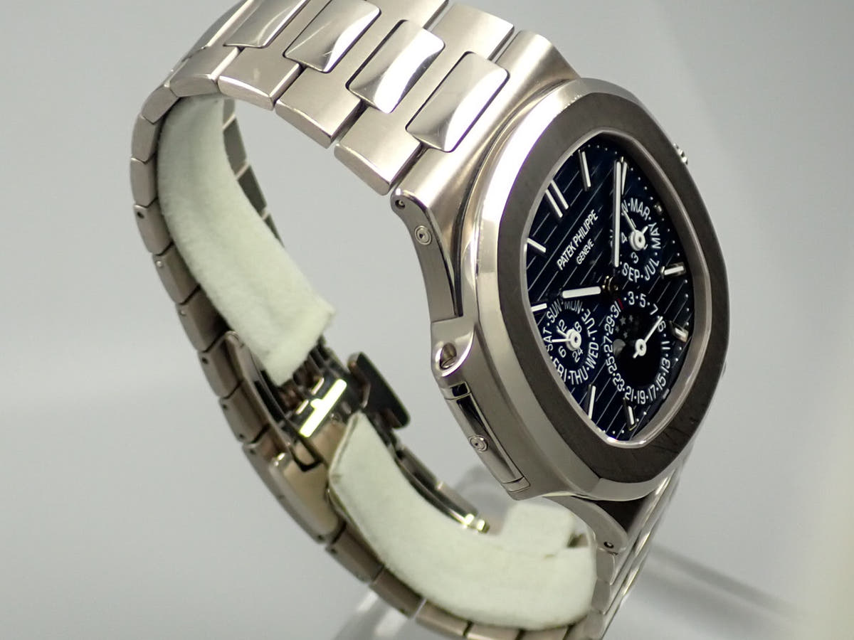 パテックフィリップ ノーチラスパーペチュアルカレンダー Ref.5740/1G-001 ブルー文字盤 中古 9CA68467