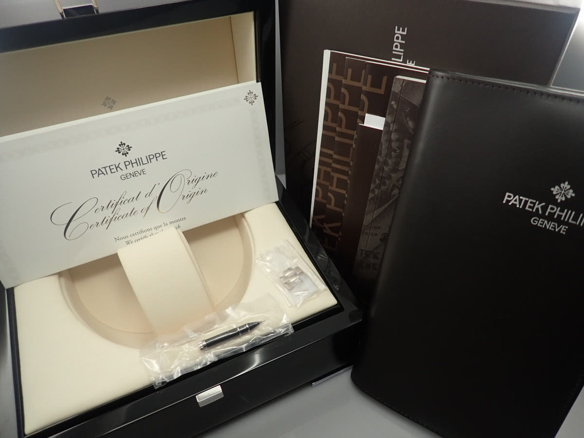 パテックフィリップ ノーチラスパーペチュアルカレンダー Ref.5740/1G-001 ブルー文字盤 中古 9CA68467