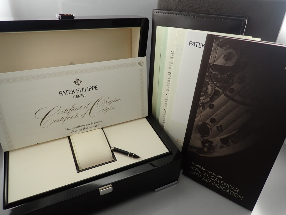 パテックフィリップ ノーチラス アニュアルカレンダー ムーンフェイズ Ref.5726A-001 ブラック文字盤 中古 03LT349M