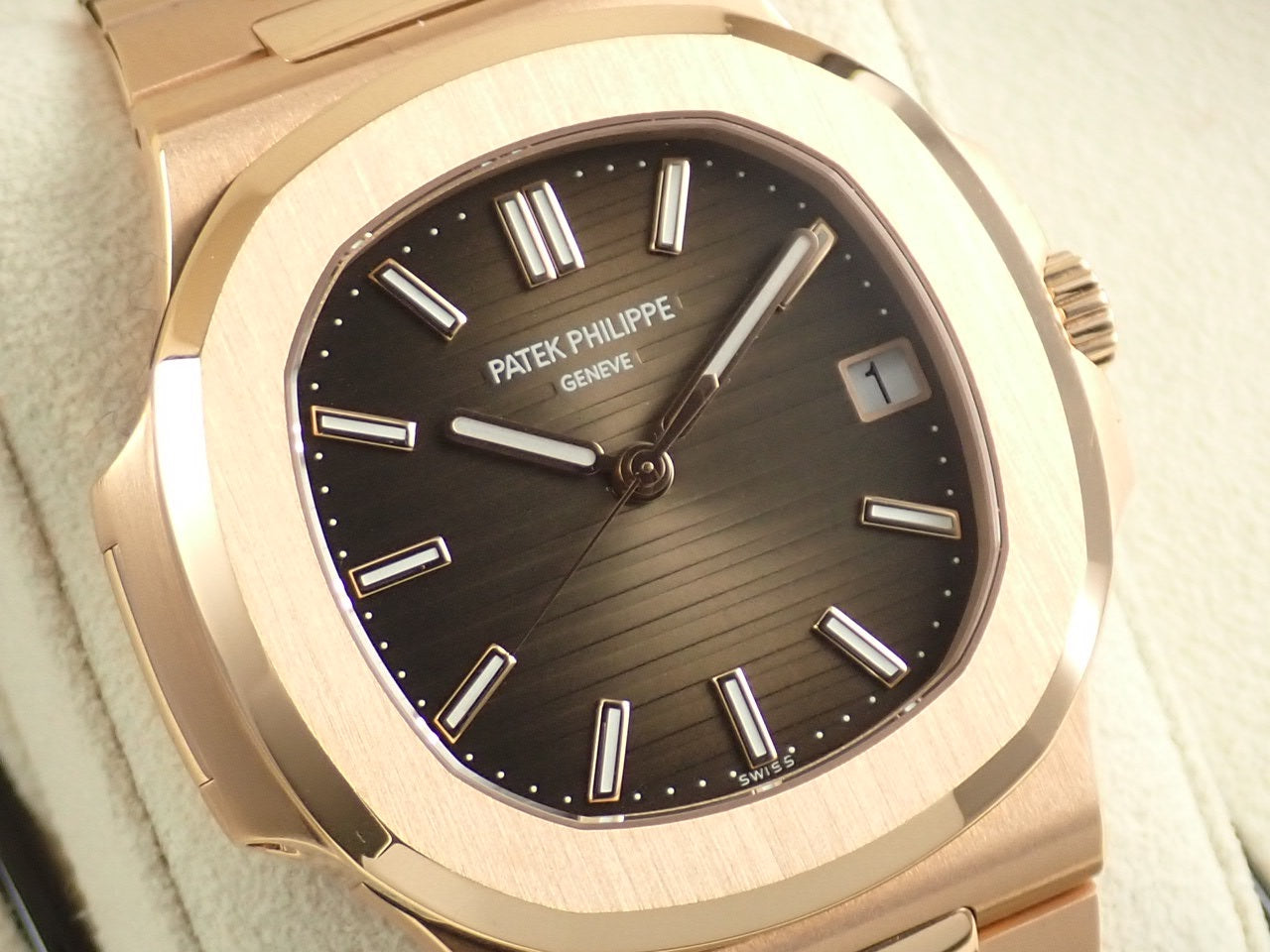 Patek Philippe Nautilus &lt;Warranty box and other details&gt;