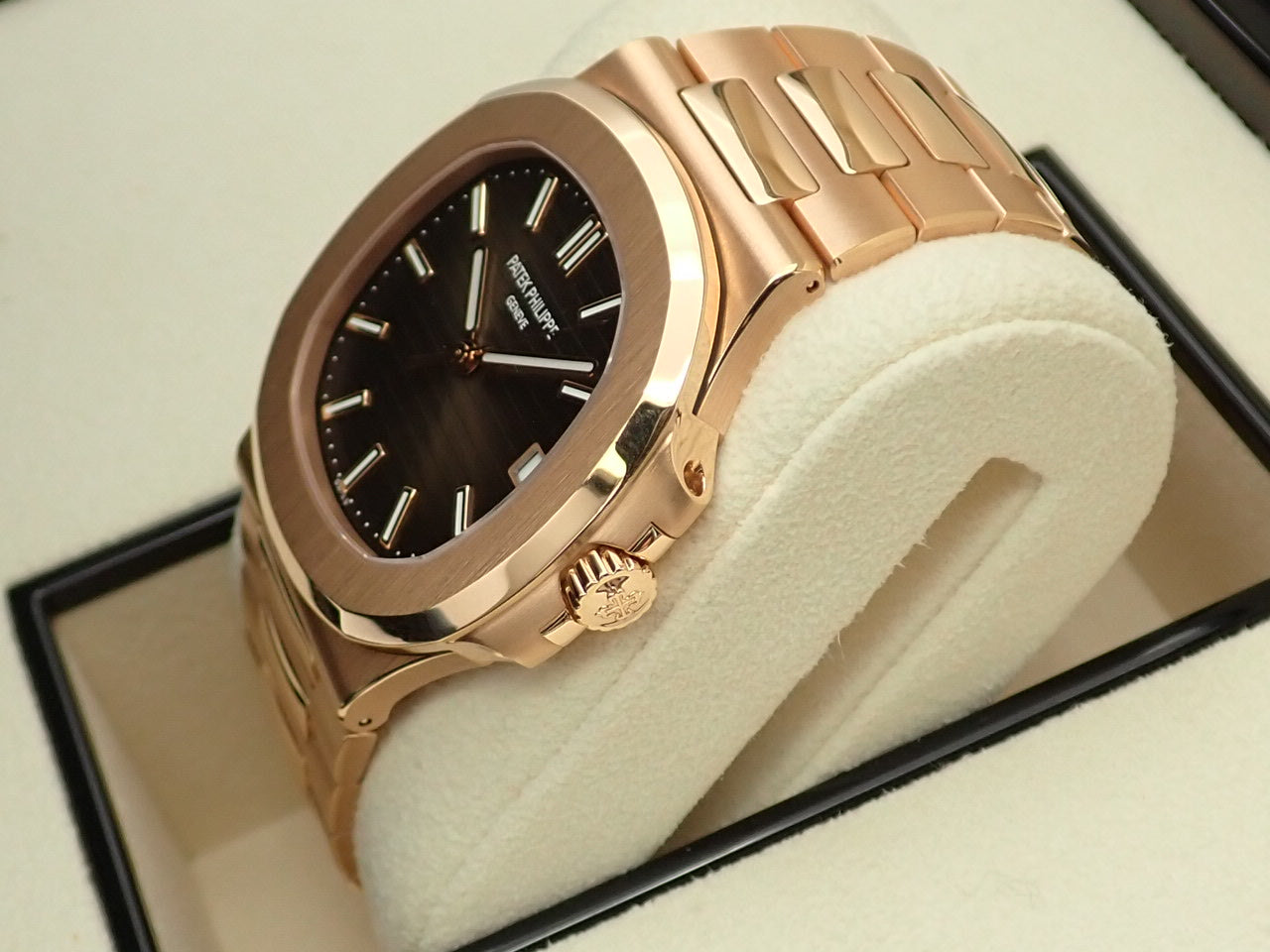 Patek Philippe Nautilus &lt;Warranty box and other details&gt;