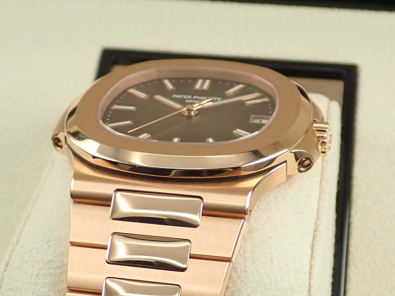 Patek Philippe Nautilus &lt;Warranty box and other details&gt;